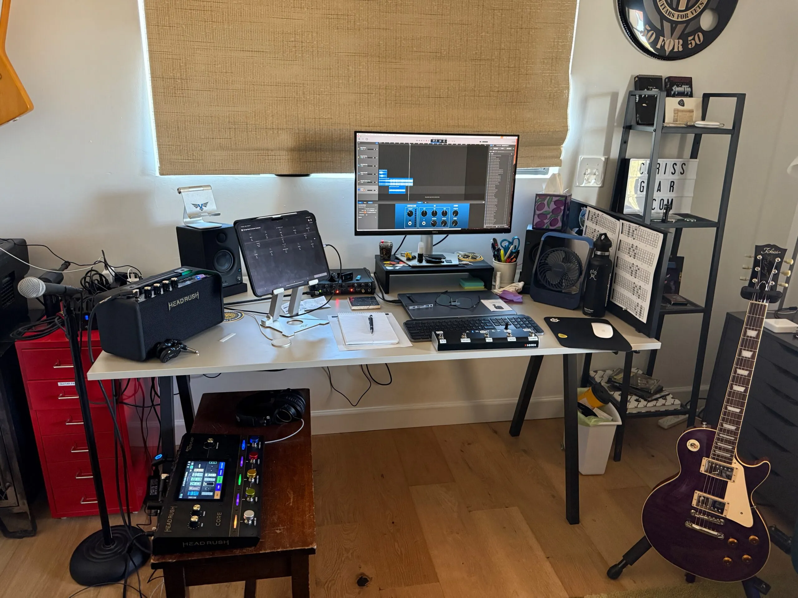 A semi-clean desk setup